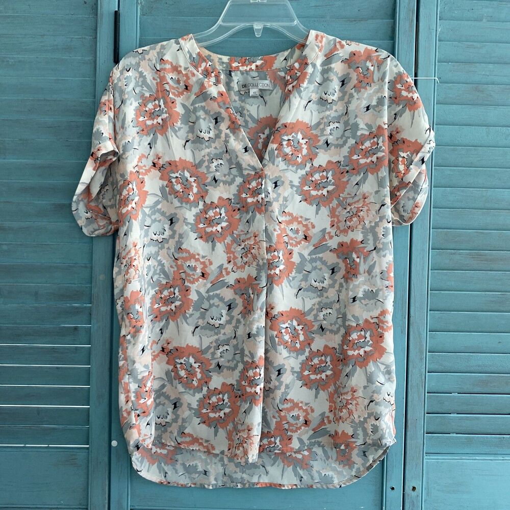 De Collection Women's  Blouse ~ Sz XS ~ Gray, White Floral ~ Short Sleeve